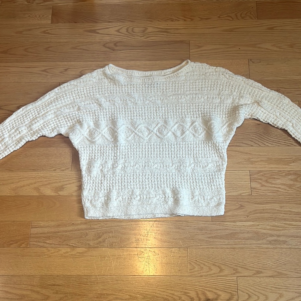 BARELY WORN soft white Abercrombie sweater size L